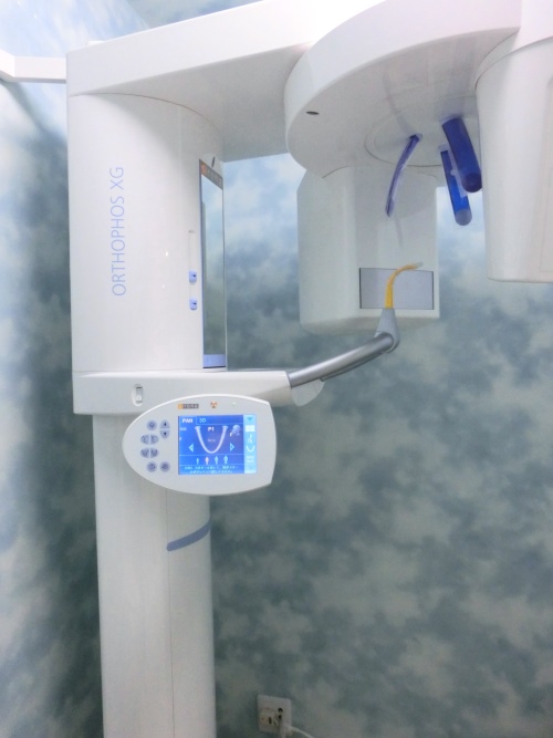 ドイツのシロナ社製のCT撮影機です。インプラント治療に大活躍です。顎の骨の断層撮影ができます。。